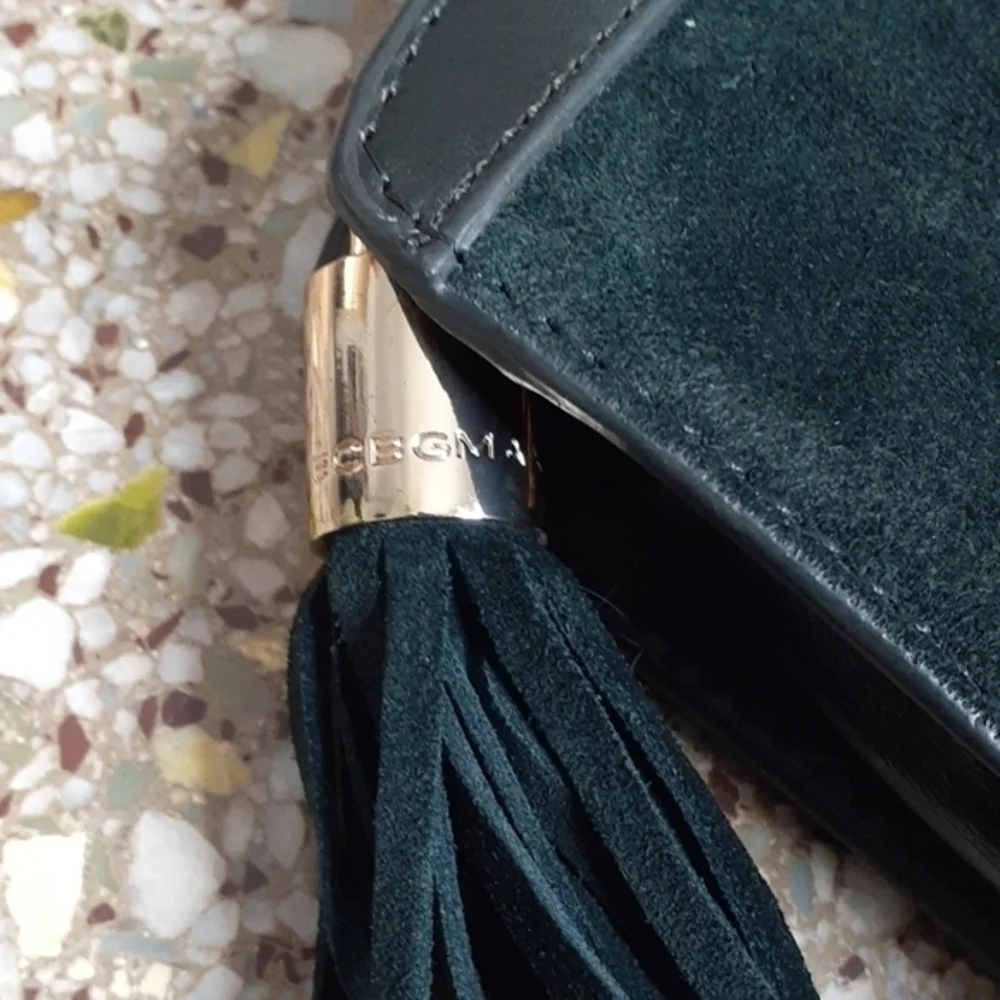 BCBG MAXAZRIA Dark Green Suede Leather & Metal Clutch w Fringe Tassel Accent